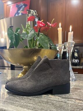 Never Worn Eileen Fisher Taupe Suede Stamped Leather Booties Sz 9
